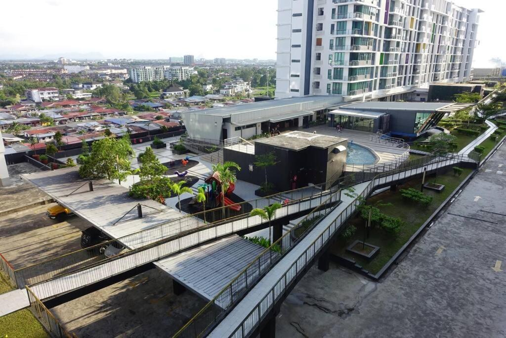 8Pax Cozy Home Stay Jazz Suites 1 Vivacity Kuching Sarawak 3Br ภายนอก รูปภาพ