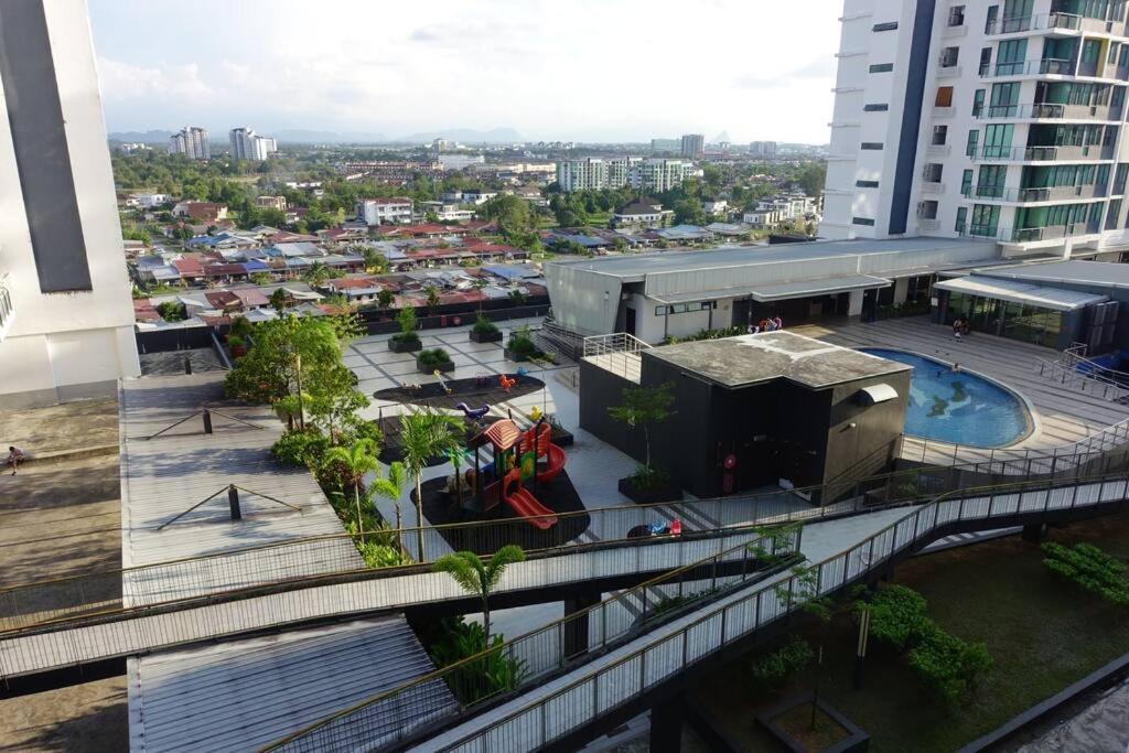 8Pax Cozy Home Stay Jazz Suites 1 Vivacity Kuching Sarawak 3Br ภายนอก รูปภาพ