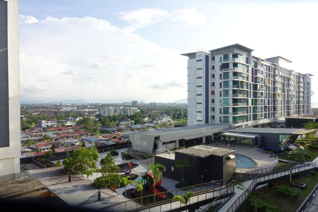 8Pax Cozy Home Stay Jazz Suites 1 Vivacity Kuching Sarawak 3Br ภายนอก รูปภาพ